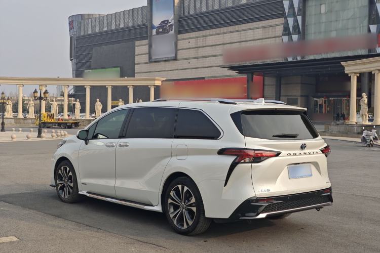 Used Toyota Granvia 2022 2.5L Hybrid Flagship Edition
