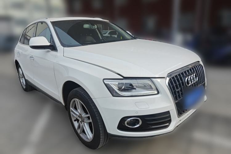 Used Audi Q5 2017 40 TFSI Comfort Model Front Right 45 Deg