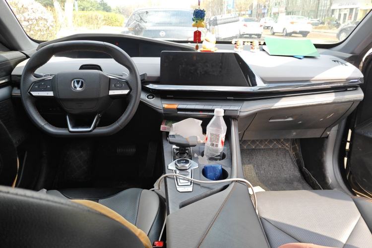 Used CHANGAN UNI-V 2023 1.5T Prestige Model Center Console