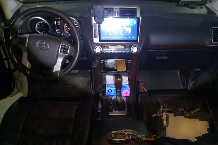 Used Toyota Prado 2016 3.5L Automatic TX-L Center Console