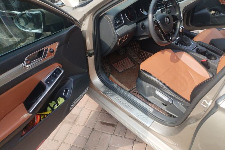 Used Volkswagen Lamando 2015 230TSI DSG Fashion Edition
