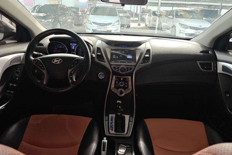 Used Hyundai Elantra (5th Generation / Langdong) 2016 1.6L Automatic Prestige Model Center Console
