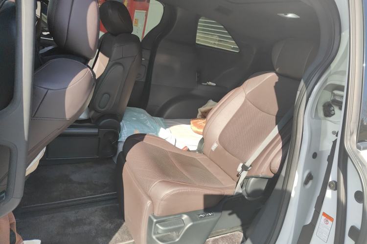 Used Toyota Granvia 2022 2.5L Hybrid Flagship Edition
