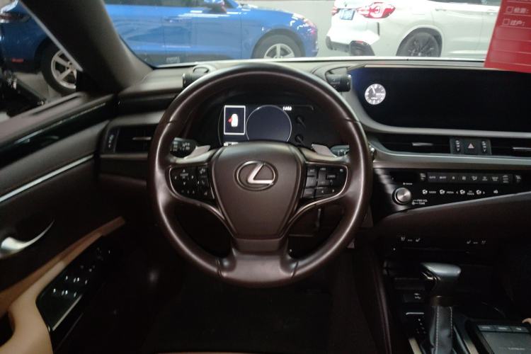 Used Lexus ES 2020 300h Premier Edition
