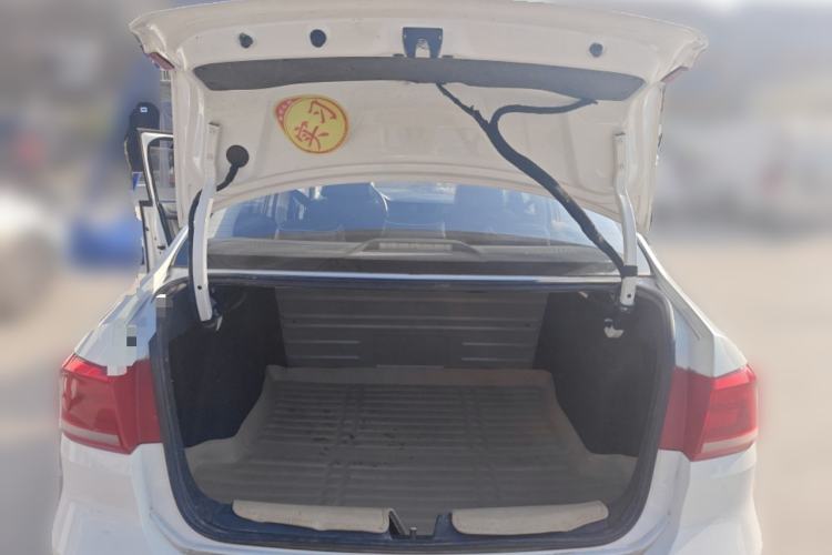 Used Volkswagen Santana 2015 1.4L Manual Fashion Edition Trunk