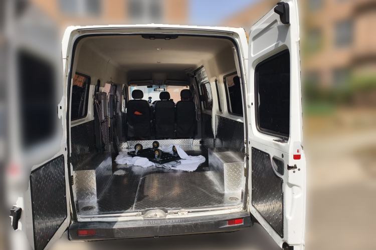 Used SAIC MAXUS Xintu V80 2019 2.5T Classic Model 6-Speed Manual Aotong Long Wheelbase Mid-Height 7-Seater