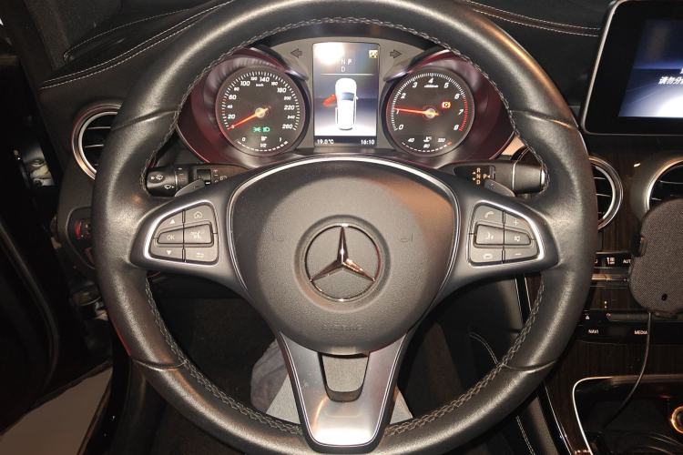 Used Mercedes-Benz GLC 2018 Facelifted GLC 260 4MATIC Dynamic Edition Steering Wheel