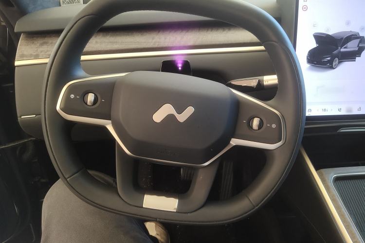 Used ONVO Luxeed L90 2025 Model—Max Six-Seater Version
