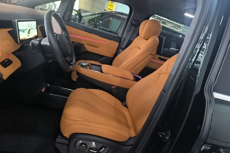 Used Geely Galaxy LEVC L380 2024 140-Degree 6-Seater All-Wheel-Drive Ultra