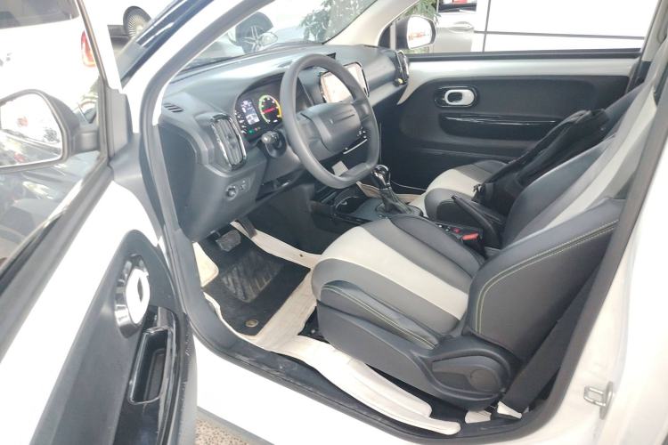 Used Roewe Clever 2021 302 km New Four-Seater Super-Efficient Version
