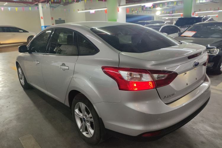 Used Ford Focus 2012 Sedan 1.6L Automatic Fashion Edition
