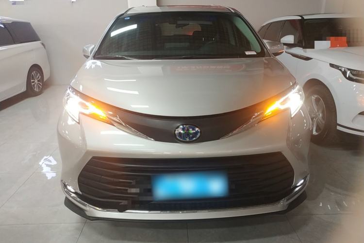 Used Toyota SIENNA 2021 2.5L Hybrid Comfort Edition Front