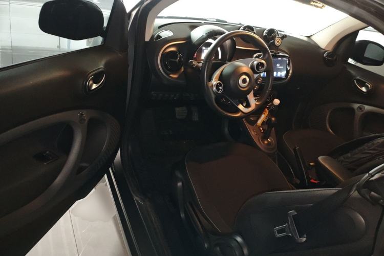 Used smart fortwo 2019 0.9T 66kW Hardtop Engine Version China VI Emission Standard Driver Seat