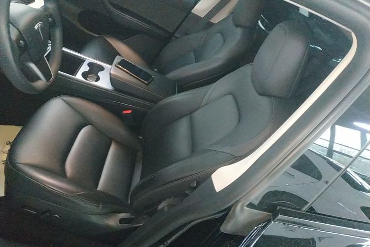 Used Tesla Model Y 2023 Long-Range All-Wheel-Drive Version Left Front Seat