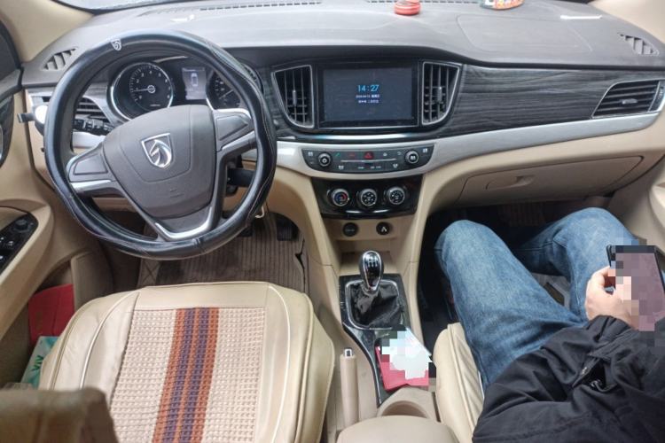 Used Baojun 730 2016 1.5L Manual Comfort Version 7 Seats China V Emission Standard Center Console