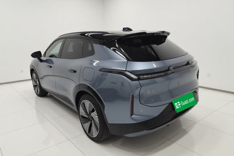 Used Lynk & Co 08 EM-P 2025 220 km All-Wheel-Drive Performance Halo Exterior 2