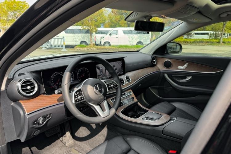 Used Mercedes-Benz E-Class 2019 E 260 L
