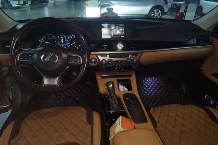Used Lexus ES 2015 200 Elite Edition Center Console