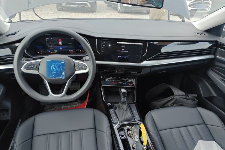 Used Volkswagen Passat New Energy 2025 430 PHEV Hybrid Business Edition Center Console