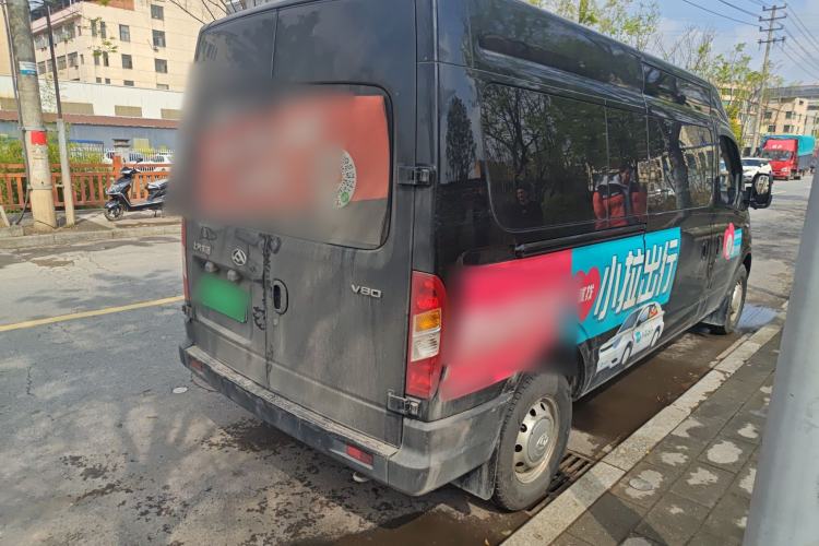 Used SAIC MAXUS Xintu V80 2019 2.5T Classic Model 6-Speed Manual Aotong Long Wheelbase Mid-Height 7-Seater