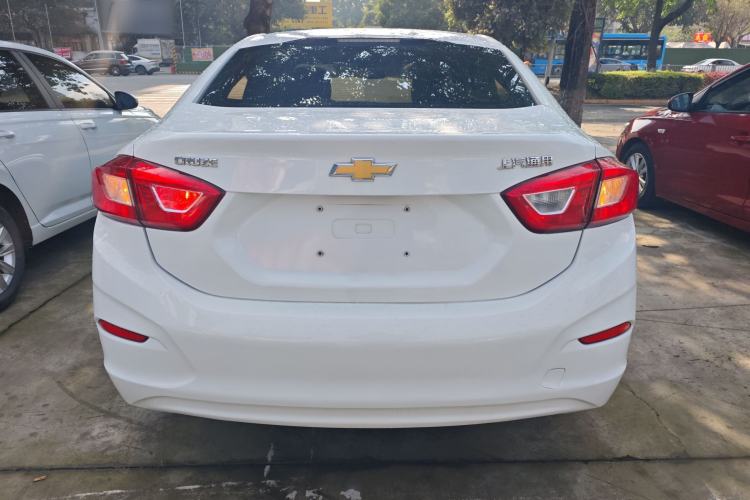 Used Chevrolet Cruze 2017 1.5L Automatic Pioneer Sunroof Edition
