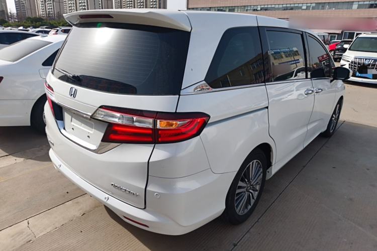 Used Honda Odyssey 2018 2.4L Luxury Edition Rear Right 45 Deg