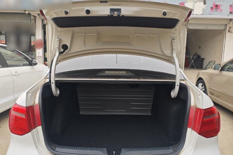 Used Volkswagen Jetta 2015 Value Edition 1.6L Manual Fashionable Style
