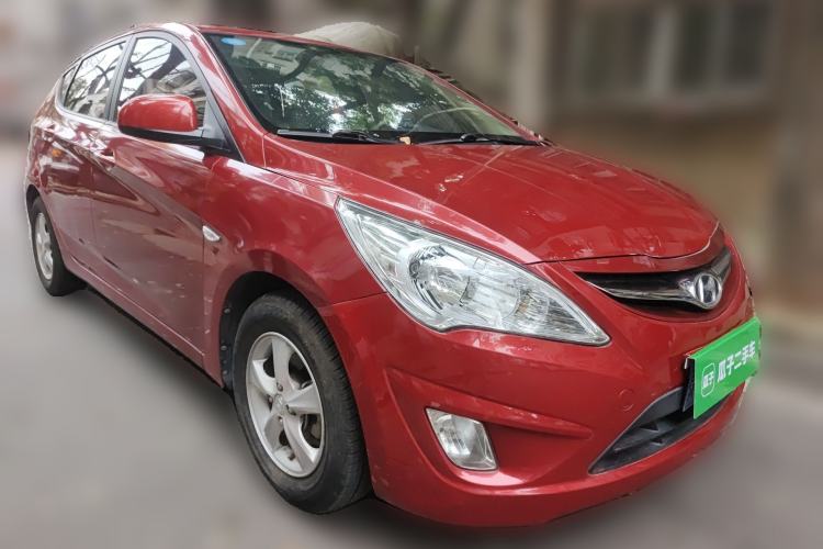 Used Hyundai Verna (older generation) 2011 Hatchback 1.4L Automatic Fashion GT Front Right 45 Deg
