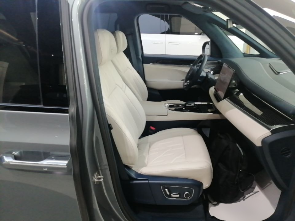 Zeekr 009 2024 Six-Seat Executive Version 4WD 108 kWh — снимка 19