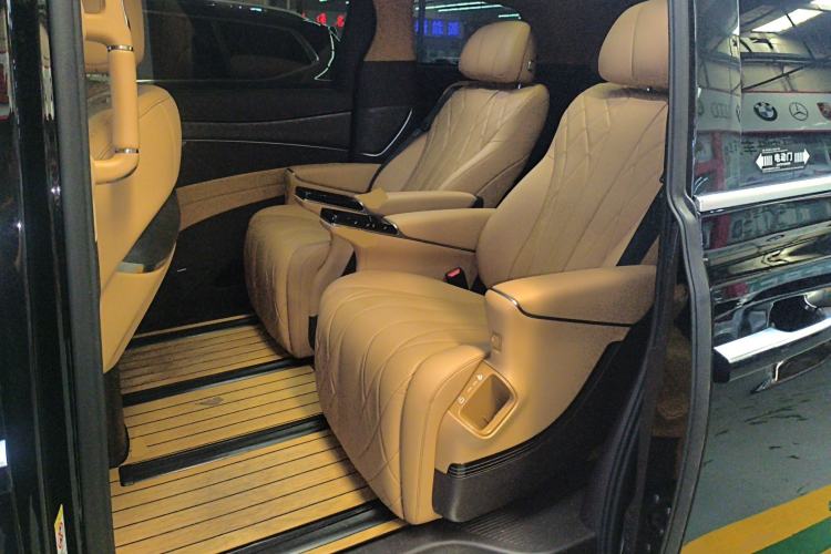 Used Denza D9 2025 DM-i Smart Drive 1020 Four-Wheel Drive Deluxe Model
