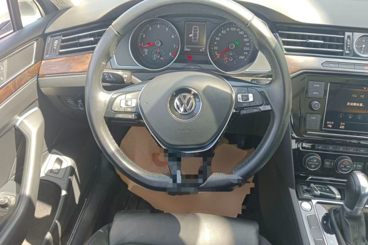 Used Volkswagen Magotan 2019 330TSI DSG Luxury Version China VI Standard Steering Wheel