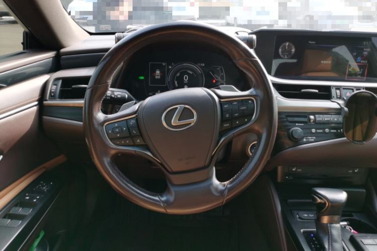Used Lexus ES 2018 300h Premier Edition China VI Standard Steering Wheel