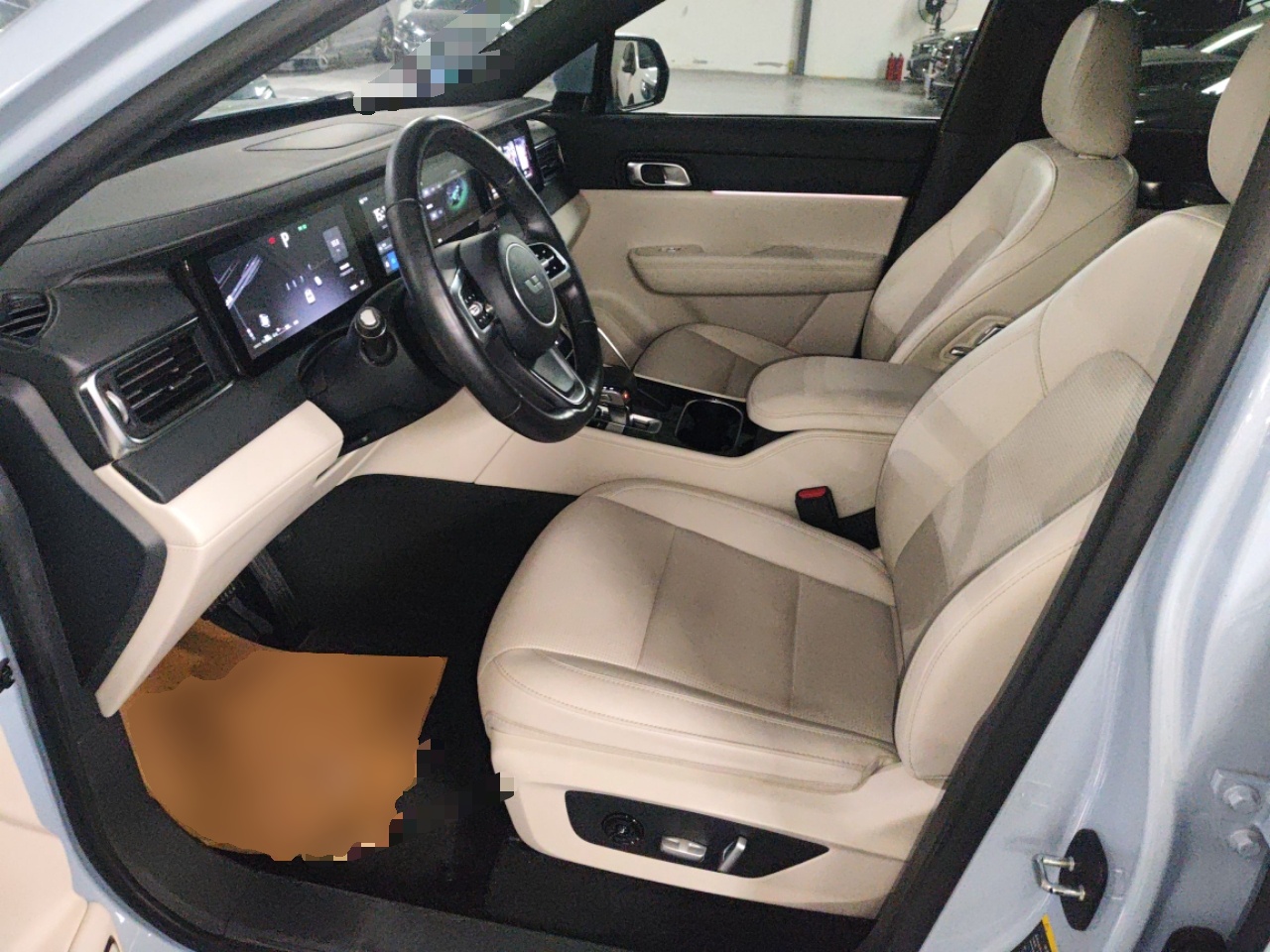 المقاعد الأمامية داخل السيارة