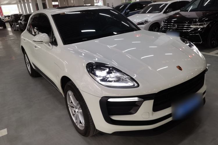 Used Porsche Macan 2024 Macan 2.0T Front Right 45 Deg