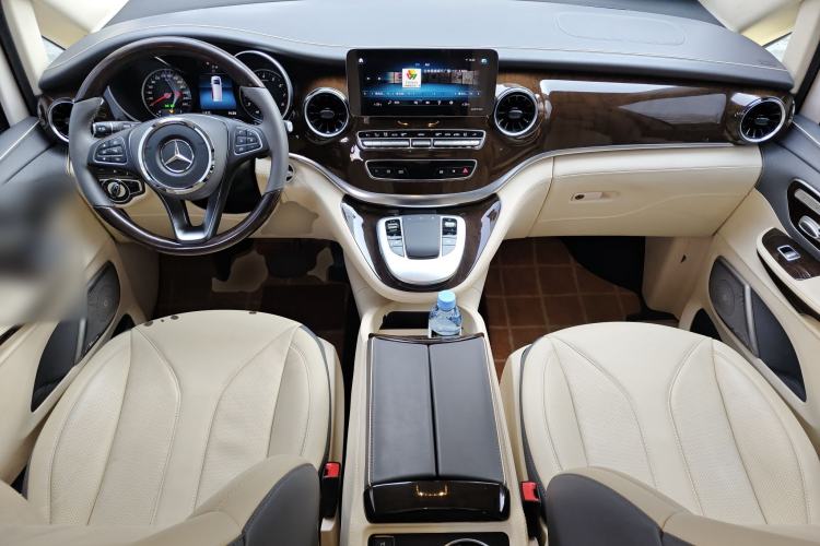 Used Mercedes-Benz V-Class 2021 V 260 Avantgarde Edition Center Console