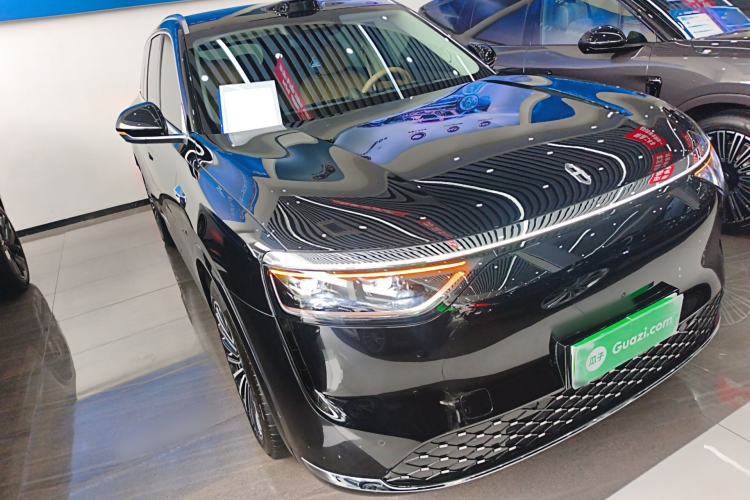 Used Hima AITO M8 2025 Extended-Range Max+ Version 53.4 kWh 6-Seater Edition Front Right 45 Deg