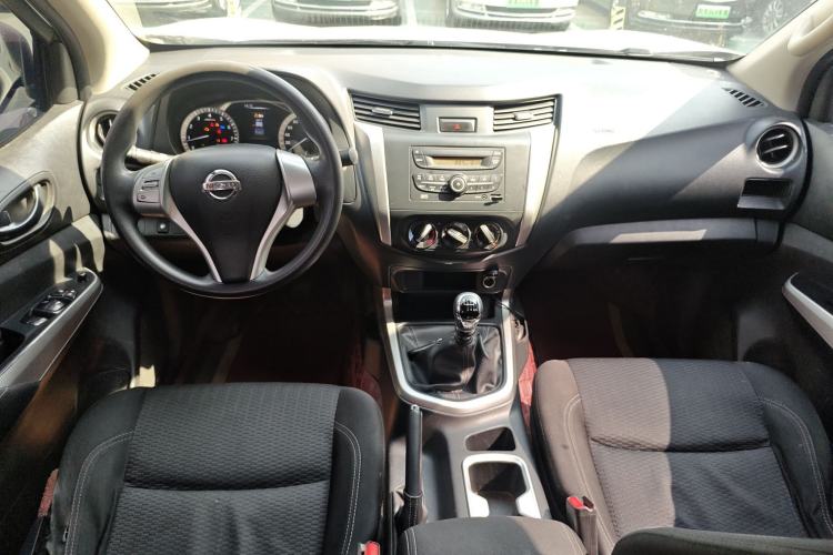 Used Nissan Navara 2021 2.5L Facelift Manual Two-Wheel Drive Comfort Version QR25
