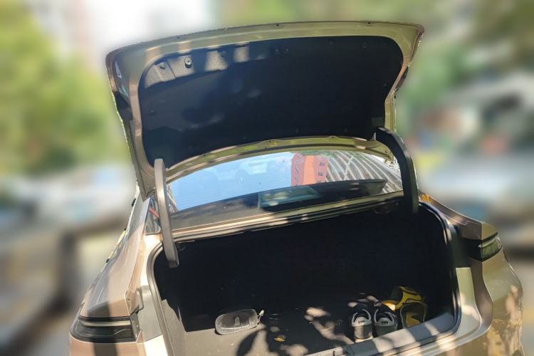 Used Nissan N6 2026 Model 180 Max Trunk