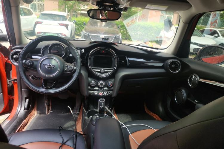 Used MINI 2018 1.5T ONE PLUS Five-Door Edition Center Console