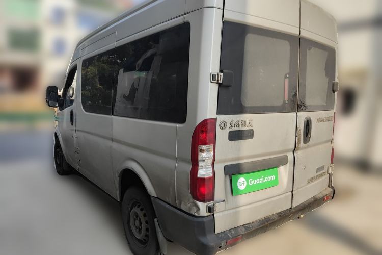 Used Dongfeng Yufeng 2018 2.3TA100 Standard Edition Logistics Vehicle Short Wheelbase Mid-Roof Design 5-9 Seater Powered by WP2.3
