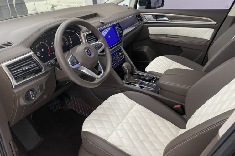 Used Volkswagen Viloran 2020 330TSI Business Edition Left Front Seat