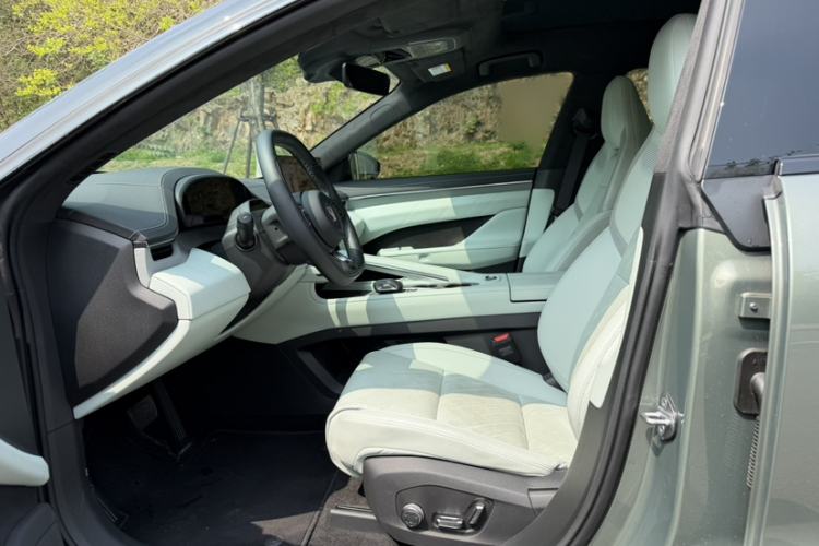 Used Zeekr 001 2024 WE Edition 95 kWh All-Wheel Drive Interior 6