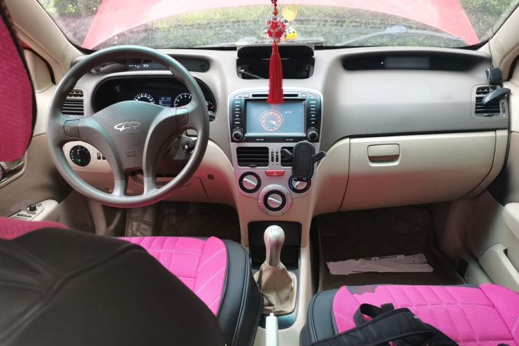 Used Chery Fengyun 2 2010 Hatchback 1.5L Ambition Model Center Console