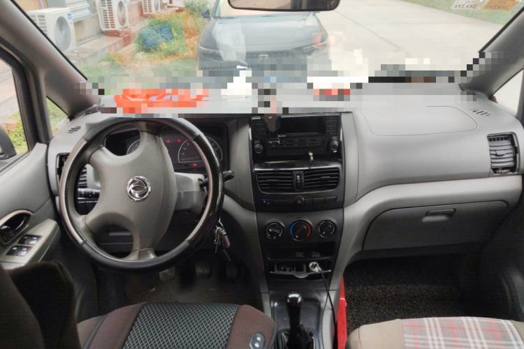 Used Dongfeng Shuaike 2011 1.5L Manual Standard Model 7 Seats China IV Standard Center Console
