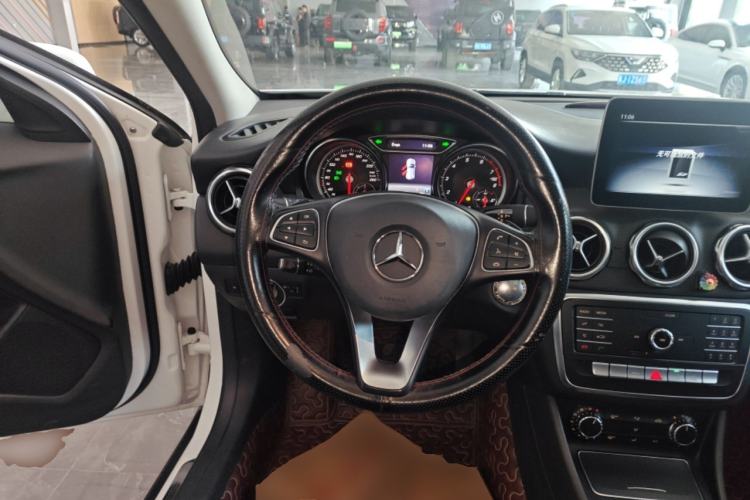 Used Mercedes-Benz GLA 2018 GLA 200 Sport Edition Steering Wheel
