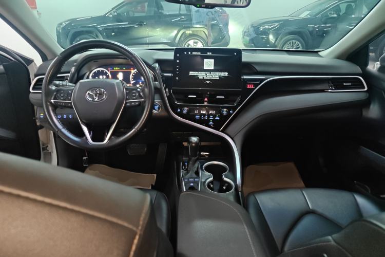 Used Toyota Camry 2023 2.5G Luxury Edition Center Console