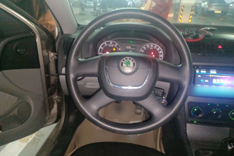 Used Skoda Octavia 2013 1.6L Manual Eado Edition