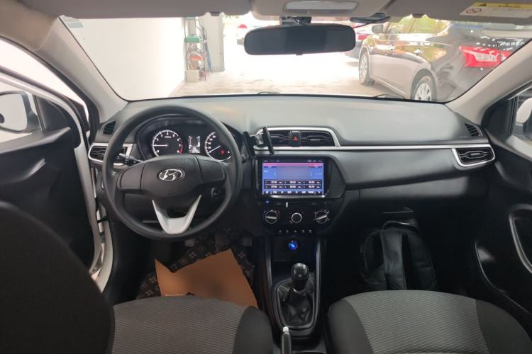 Used Hyundai Verna (older generation) 2017 1.4L Manual Refreshed Version China V Standard Center Console