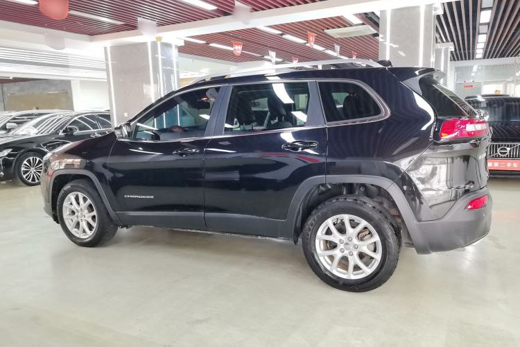 Used Jeep Cherokee 2016 2.4L Leading Edition
