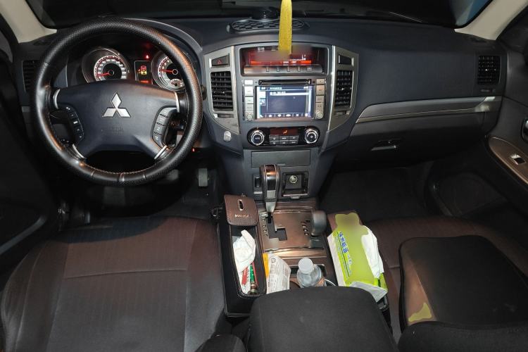 Used Mitsubishi Pajero 2015 3.0L Automatic Luxury Version China IV Standard